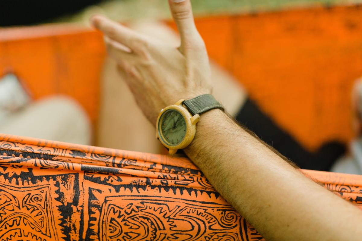 Comment trouver une montre en bois homme pas chère?